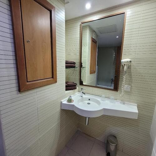 Mini Suite - Image 5