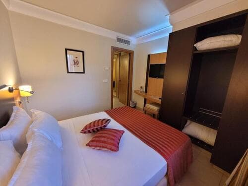 Mini Suite - Image 1