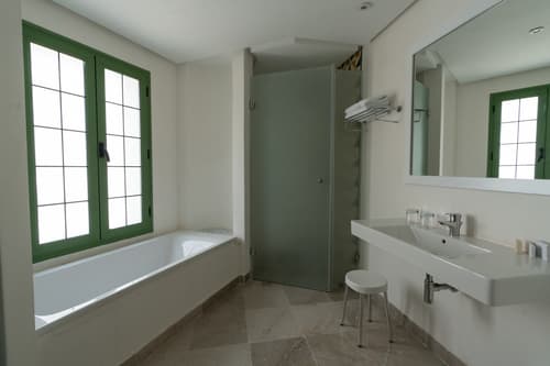 Suite - Image 16