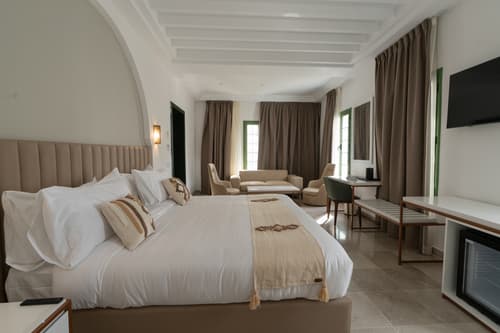 Suite - Image 1