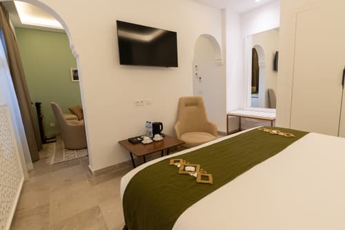 Suite - Image 12