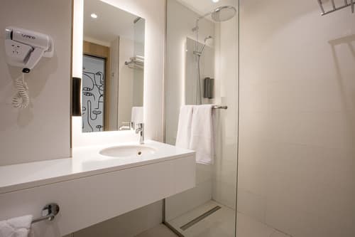 Family Room - Image 9
