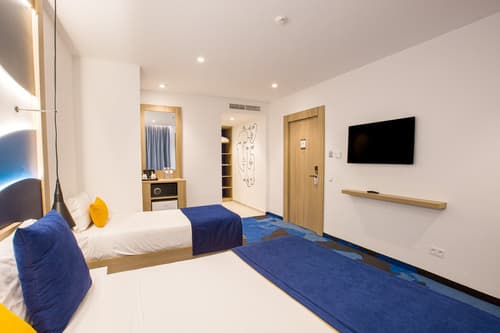 Family Room - Image 4