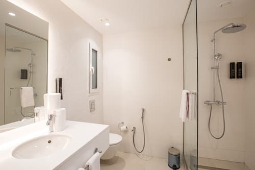 Family Room - Image 8