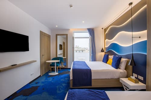 Family Room - Image 7